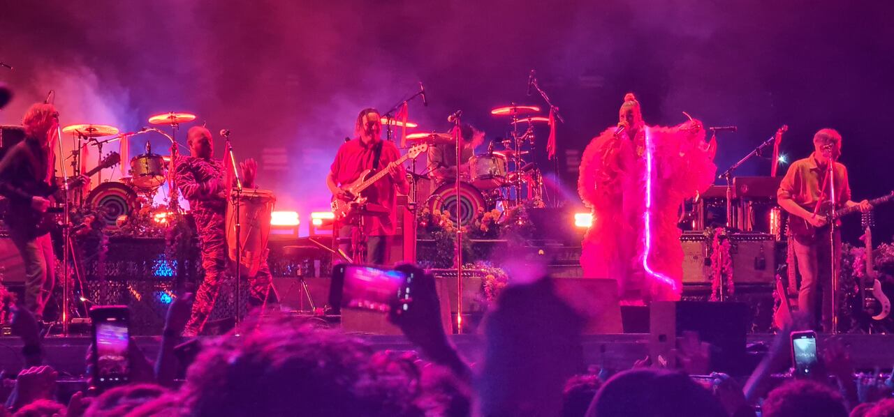 Li Saumet con Arcade Fire en Estéreo Picnic 2024