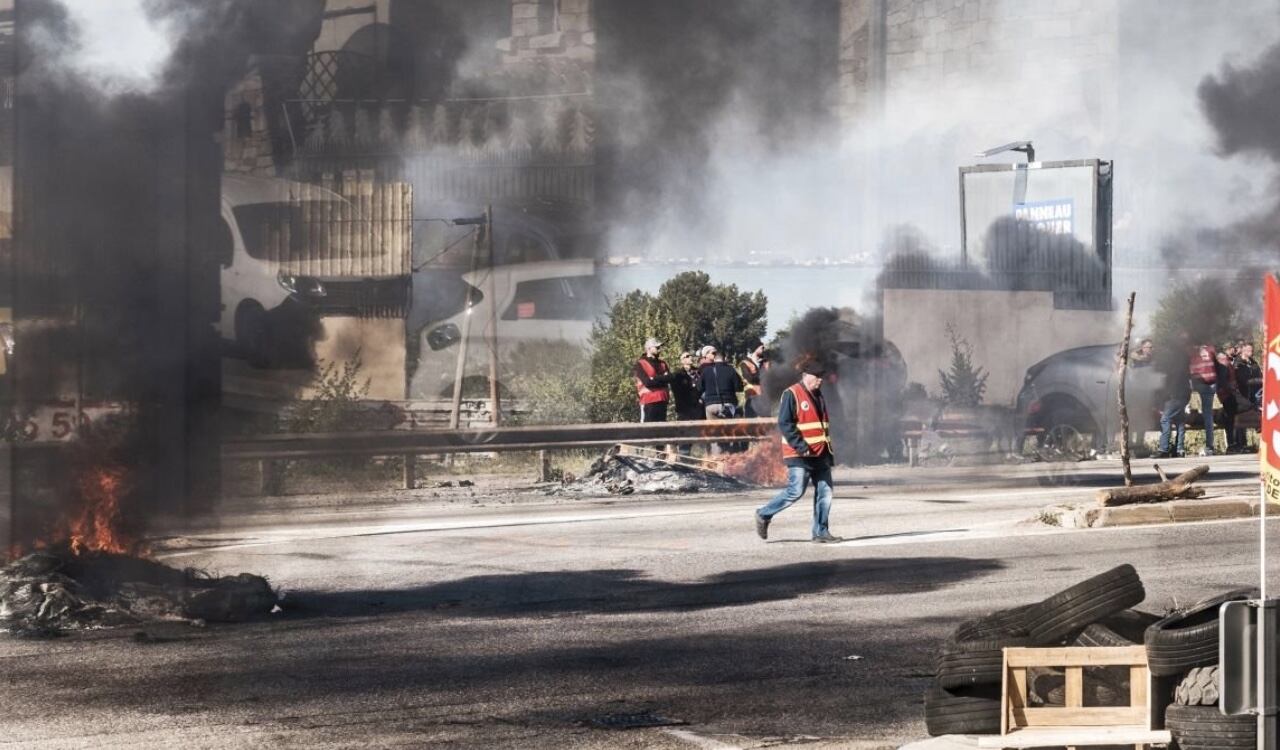 Manifestantes han bloqueado varias vías de Francia y están creando desabastecimiento de combustible en varias estaciones de gasolina del país