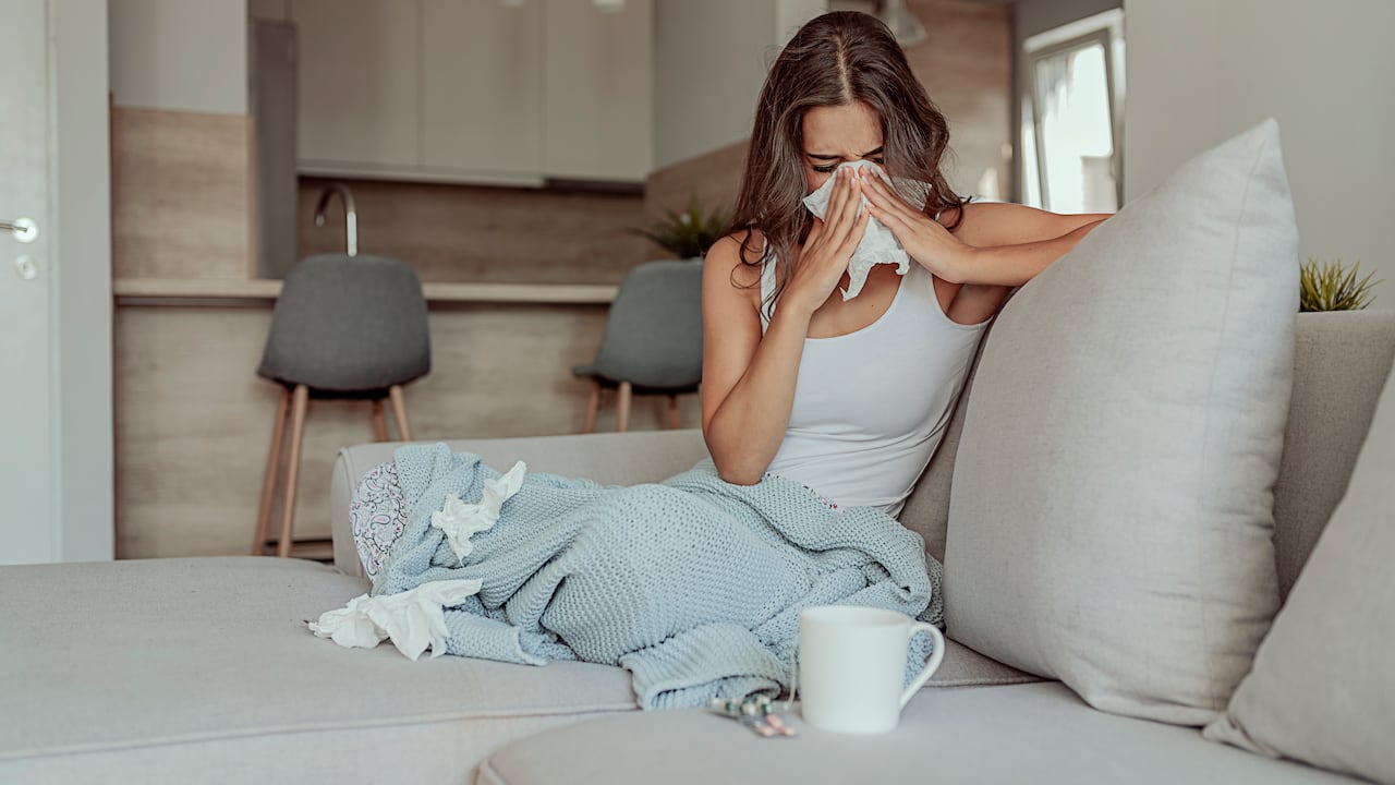Comer y dormir bien aumenta tus defensas, evitando malestares como la gripa.