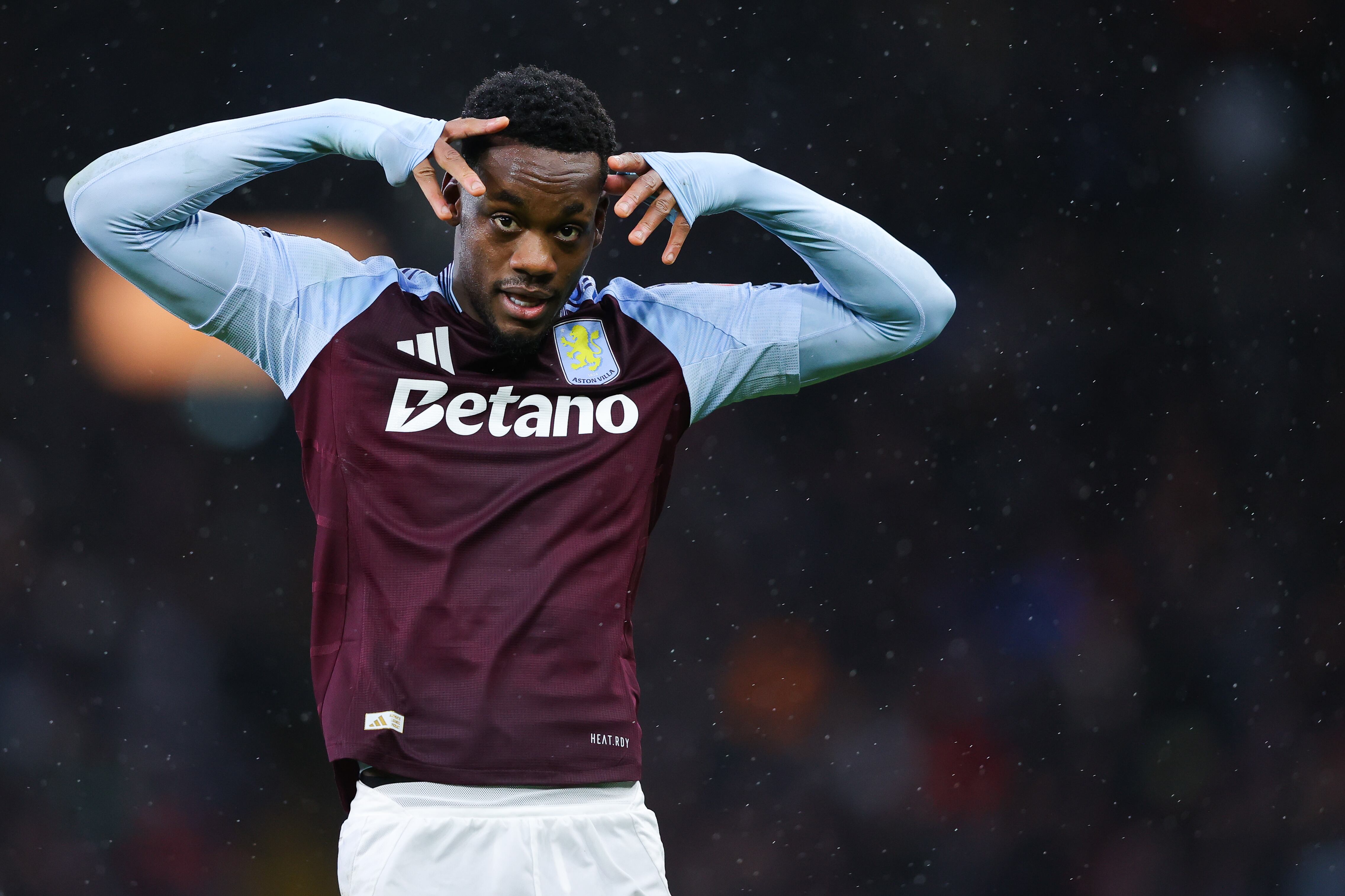 BIRMINGHAM, ENGLAND - DECEMBER 07: Jhon Duran of Aston Villa celebrates after scoring their side's first goal during the Premier League match between Aston Villa FC and Southampton FC at Villa Park on December 07, 2024 in Birmingham, England. (Photo by James Gill - Danehouse/Getty Images)