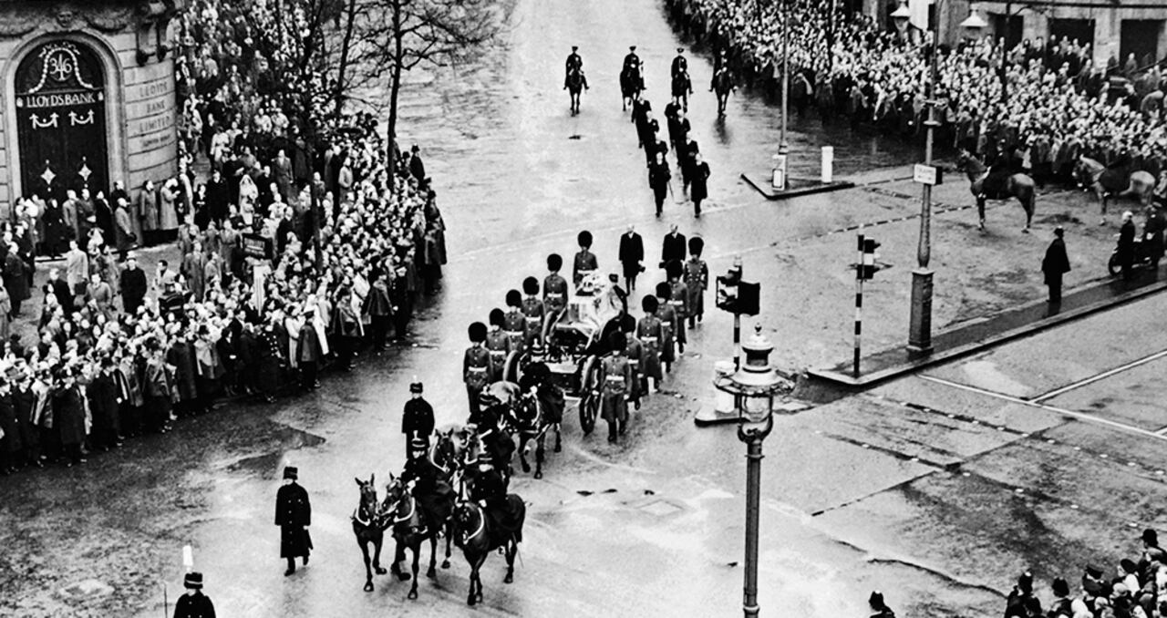 El último funeral de un rey fue el de su padre, Jorge VI. El de Isabel será así, elegante y tradicional. Nada parecido al de Diana ni al de su esposo, el principe Felipe.
