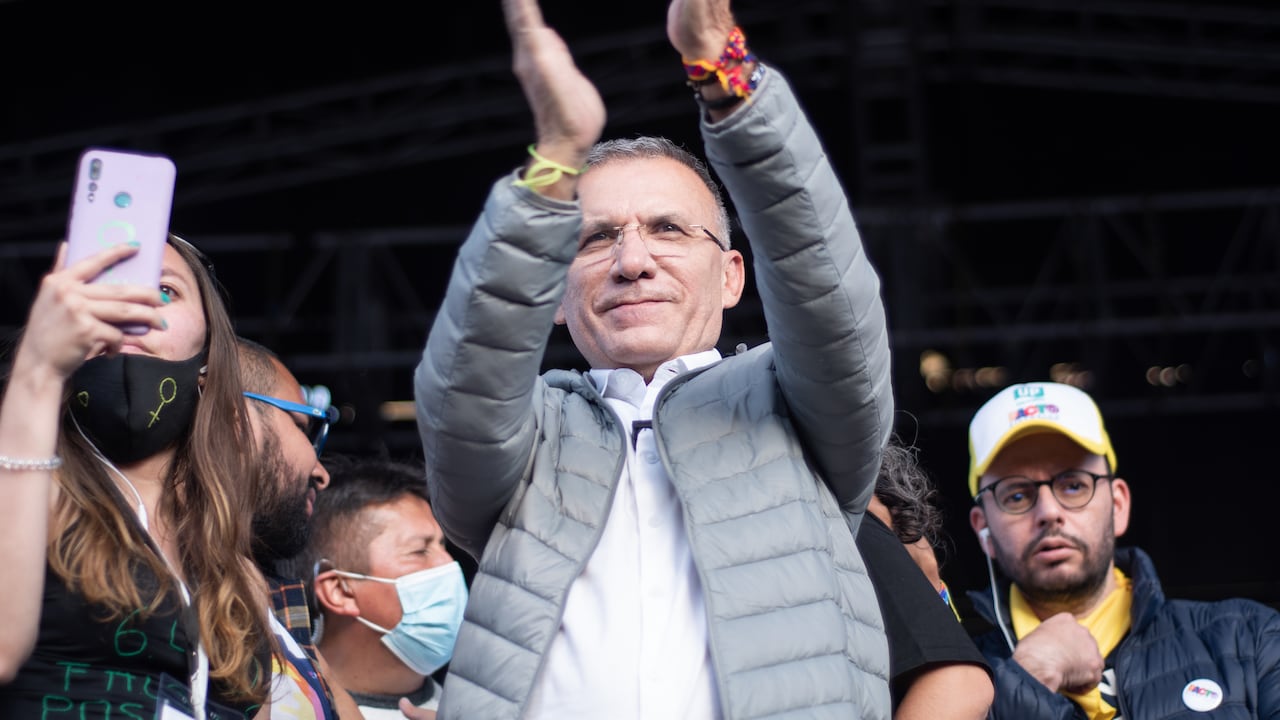 El senador Roy Barreras durante la presentación de los candidatos de la coalición política 'Pacto Histórico' en la ciudad de Bogotá, Colombia, el 2 de octubre de 2021, donde estuvieron presentes el candidato presidencial Gustavo Petro, la diputada María José Pizarro y el senador Roy Barreras. (Foto de: Daniel Santiago Romero Chaparro / Long Visual Press / Universal Images Group a través de Getty Images)