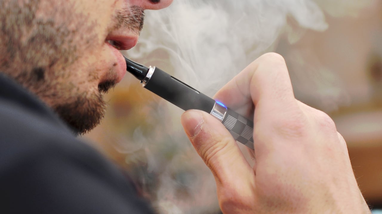 Los aerosoles emitidos por los vapeadores contienen sustancias altamente tóxicas.