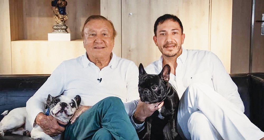 Rodolfo José se ha convertido en la mano derecha del candidato en medio de esta campaña. Acá con los perros de la familia.