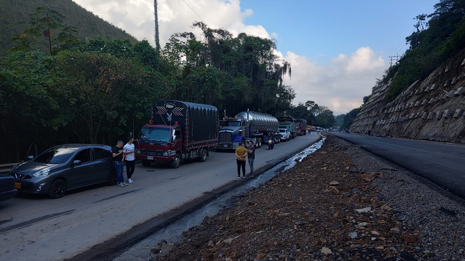 En este tramo hay varios puntos de ´para y siga´por la obra de la doble calzada.