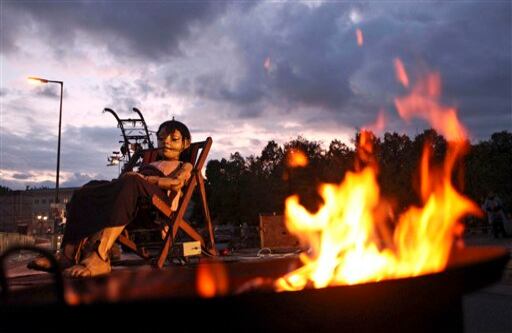 Para el 2009, el desfile cuenta con dos gigantes protagonistas. Las marionetas fueron creadas por la compañía de teatro francesa Royal de Luxe.