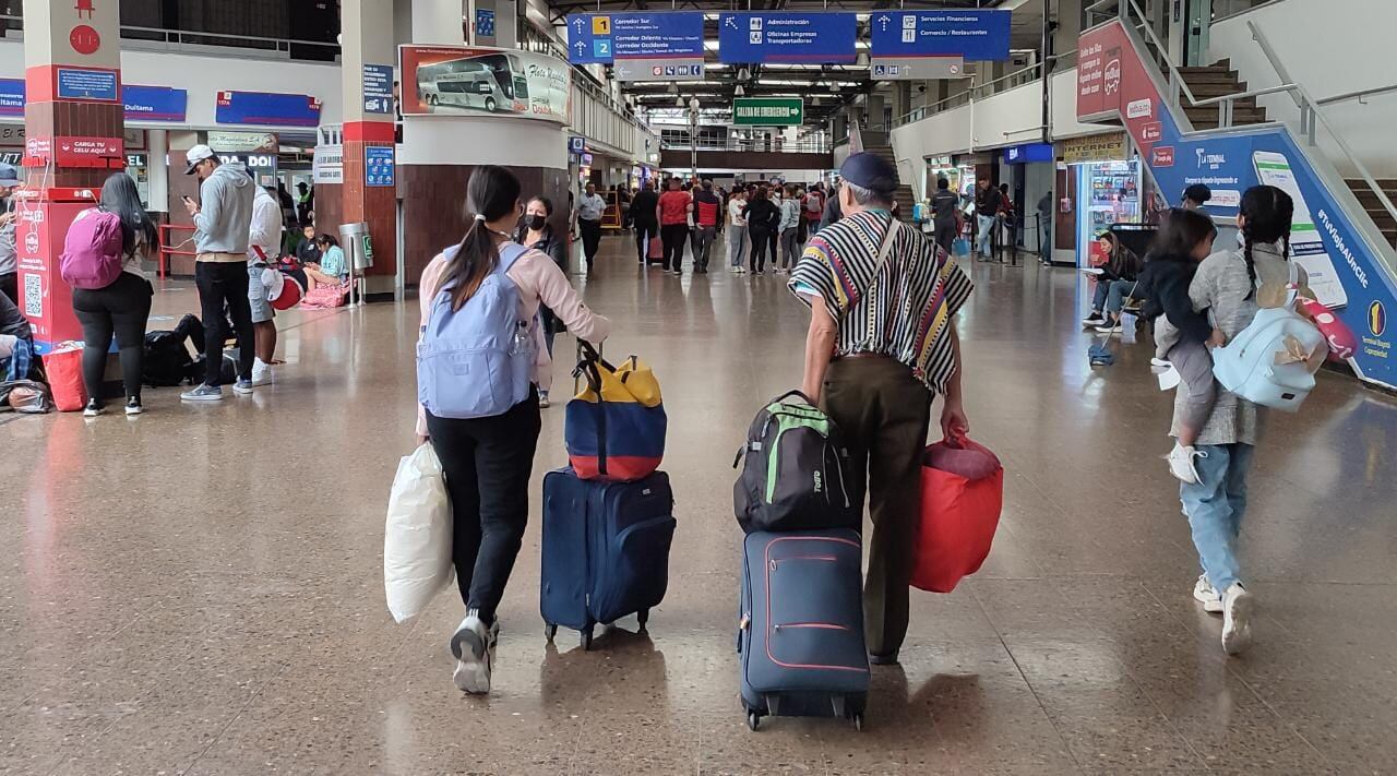 Una de las principales recomendaciones a los viajeros es tomar el bus desde las sedes de la Terminal de Transporte, ya que cuenta con las inspecciones que exige la Policía de Carreteras (revisión técnico-mecánica).
