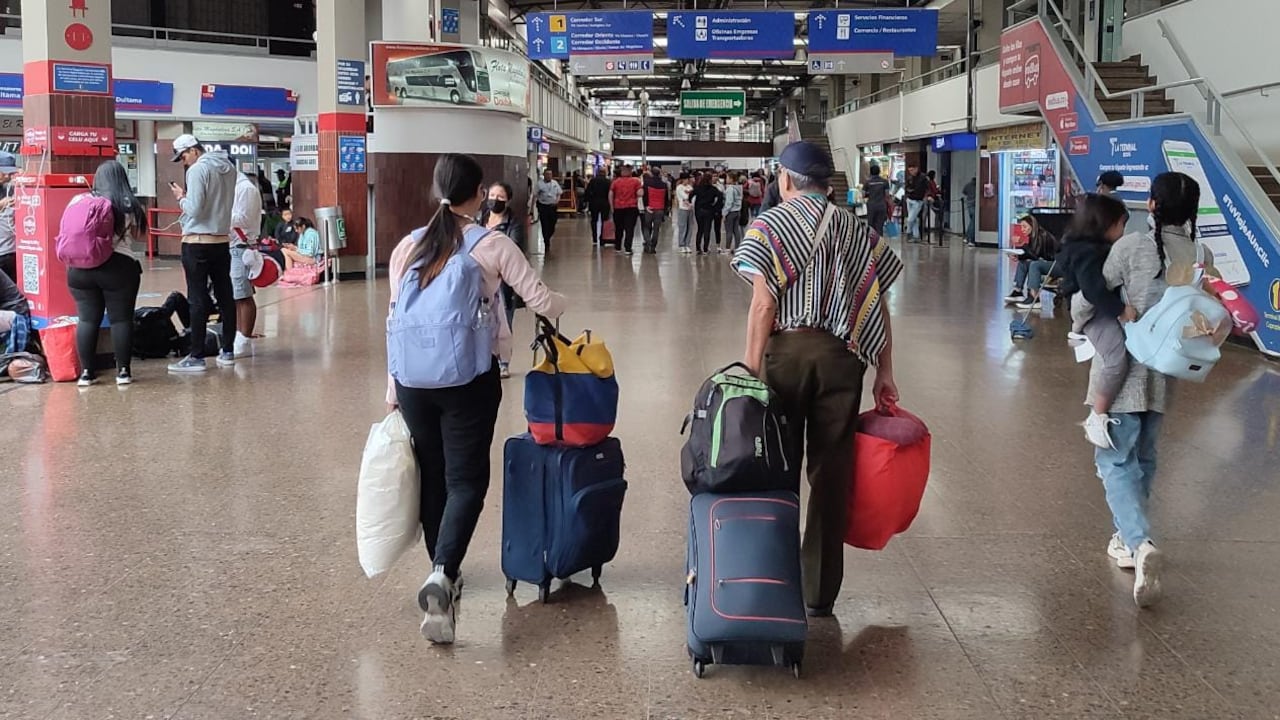 Una de las principales recomendaciones a los viajeros es tomar el bus desde las sedes de la Terminal de Transporte, ya que cuenta con las inspecciones que exige la Policía de Carreteras.