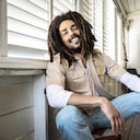 La película 'One Love' (BOB MARLEY: LA LEYENDA), respaldada por Paramount Pictures, con cuatro Marleys como productores, ampliará la mitología y la dura realidad de la demasiado breve vida de Bob Marley, truncada por un melanoma.