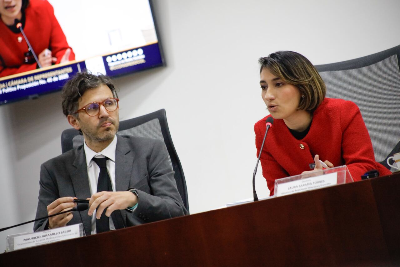 Laura Sarabia estuvo en la Comisión Séptima de la Cámara de Representantes.