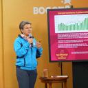 La alcaldesa de Bogotá, Claudia López, lanzando la campaña 'Vacunarse en mundial', para invitar a las personas a inocularse contra el Covid-19 y demás enfermedades respiratorias.