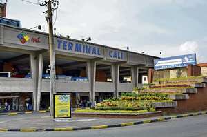 La Terminal de Transporte de Cali es una sociedad de economía mixta, donde tiene participación la Gobernación del Meta, la Gobernación del Valle, la Alcaldía de Cali, Emcali, Emsirva y el Ministerio de Transporte, entre otros.