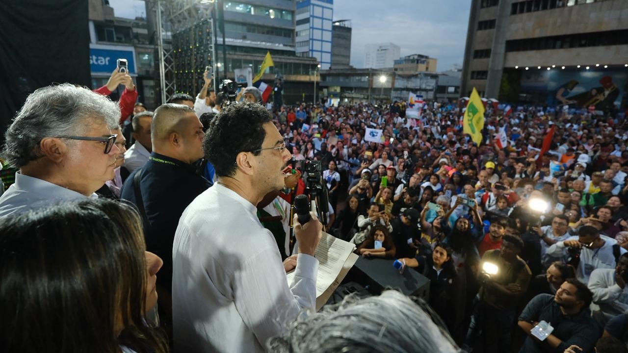 El candidato Iván Cepeda participó en un acto en Cali que reunió a más de 6.000 personas.