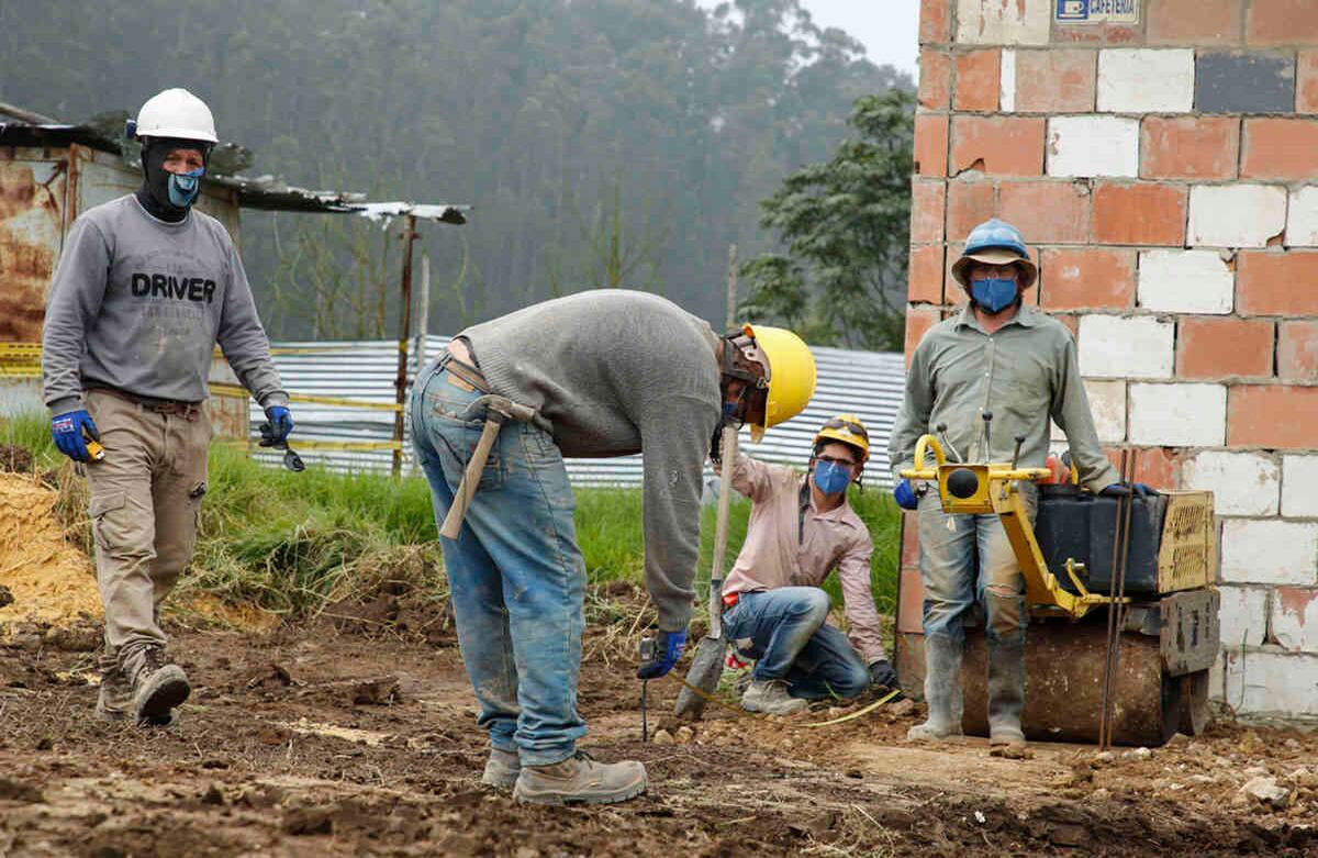 Ellos no solo luchan contra el virus, sino también contra la necesidad.