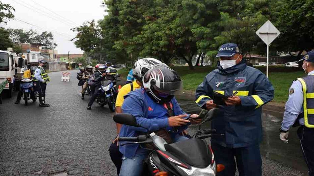 Controles viales en Cali.
