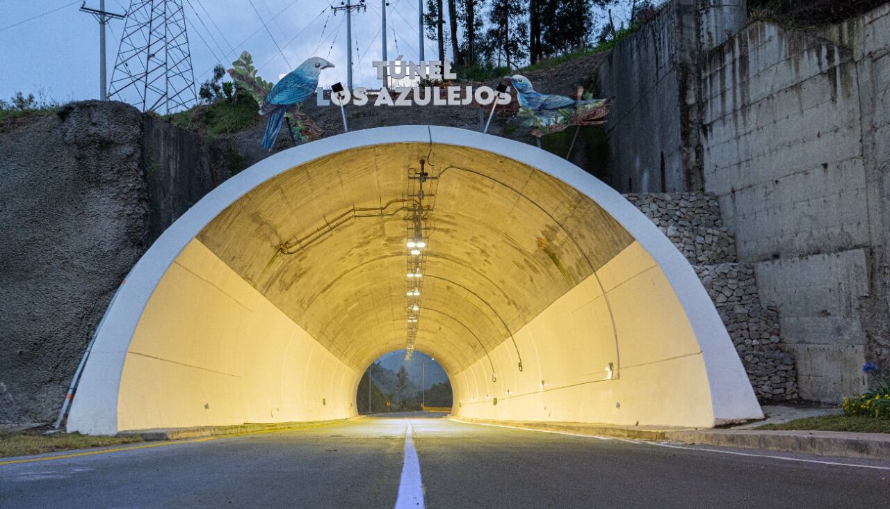 Túnel obra Cordillera Central departamentos de Tolima y Quindío.Túnel obra Cordillera Central departamentos de Tolima y Quindío