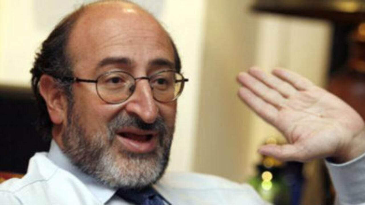 El senador Juan Lozano defiende el Proyecto de Ley de homenaje al Museo de Arte Moderno de Bogotá.