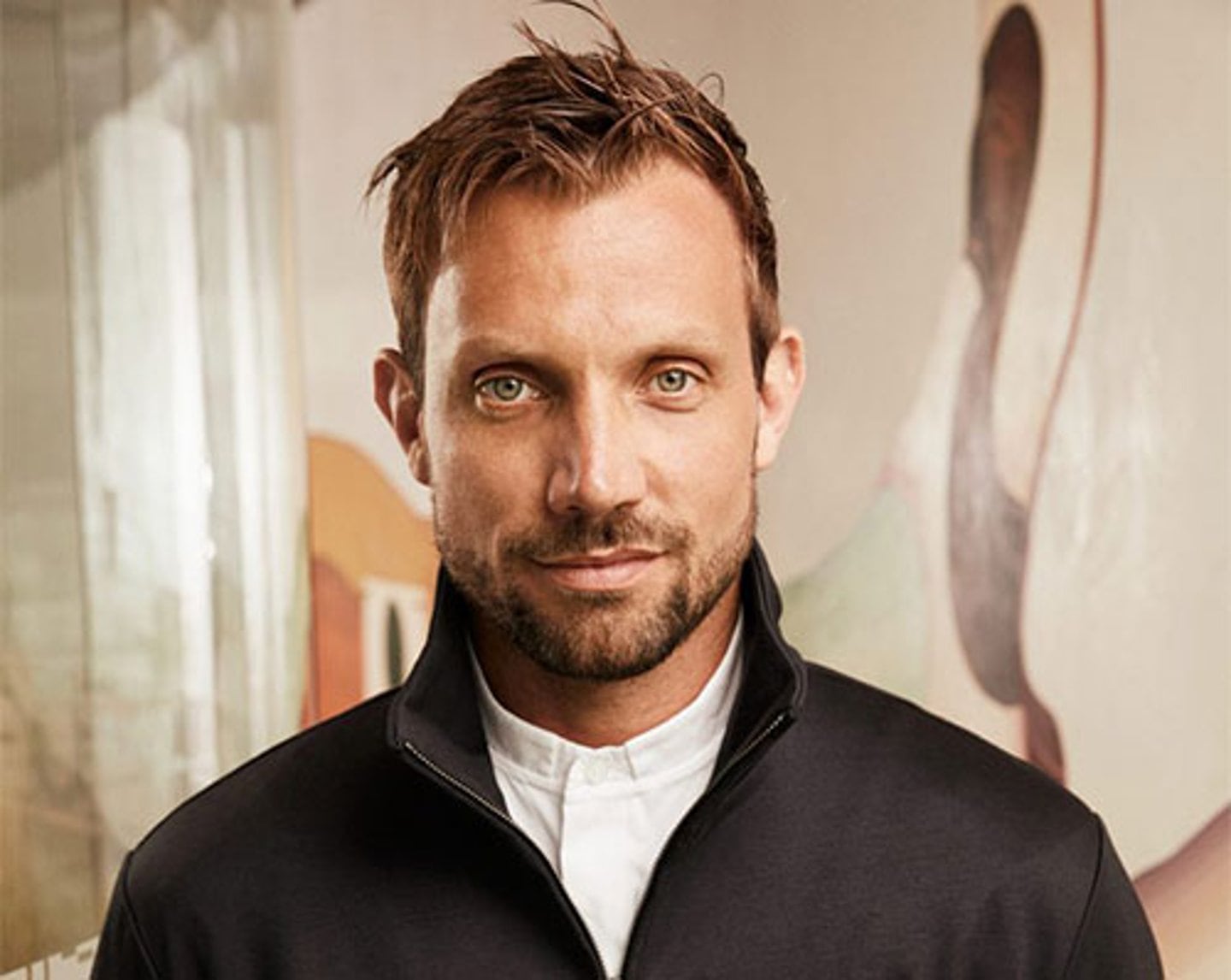 Este cambio se produce en un momento clave para la empresa matriz PVH Corp., que busca consolidar su estrategia de crecimiento a través del plan PVH+