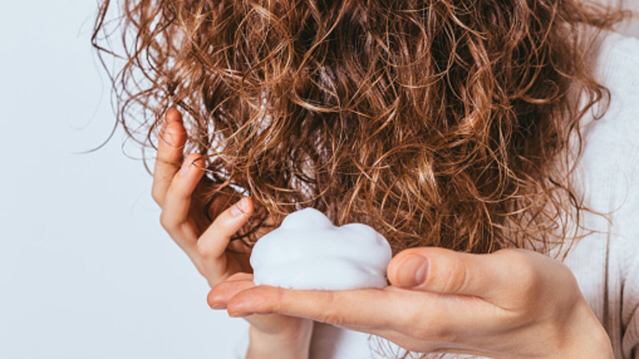 El secado es fundamental para evitar el 'frizz' en el cabello.