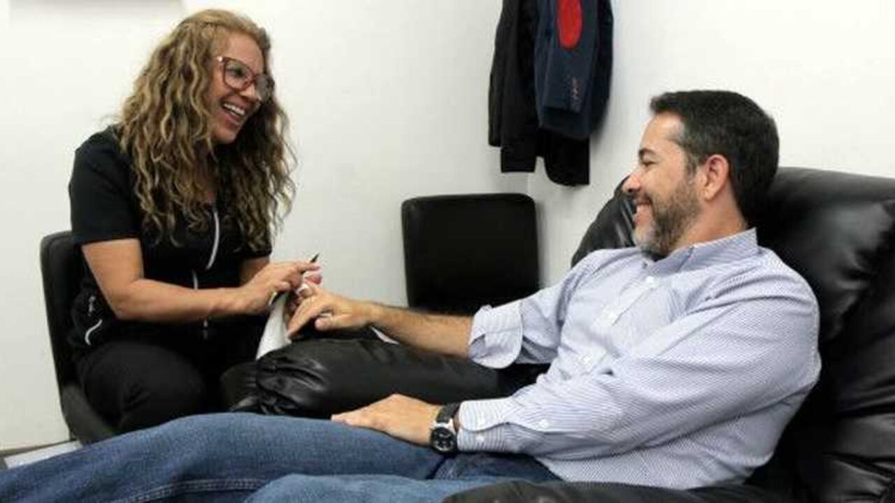 Según encuesta, más del 27 % de los colombianos se realizan el manicure.