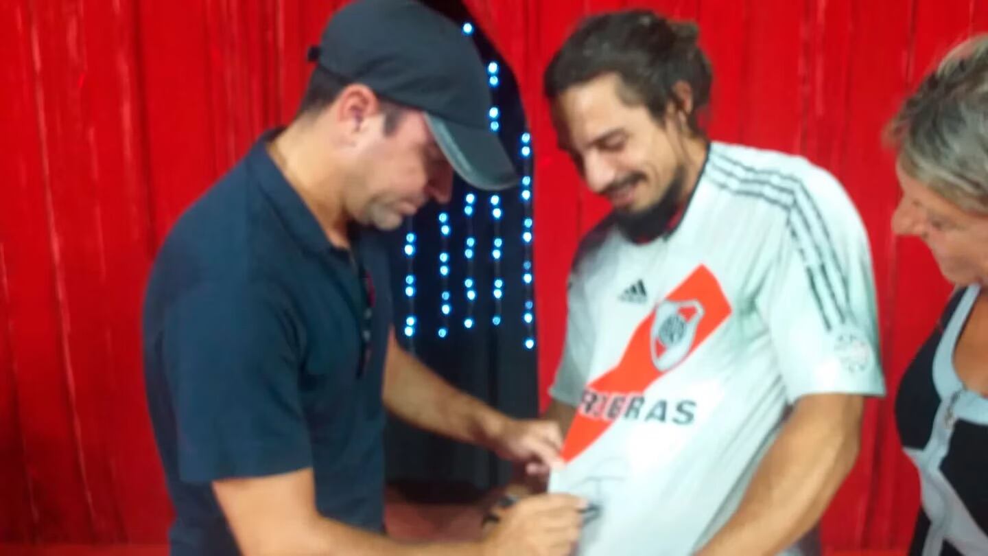 José María Díaz con Xavi Hernández.