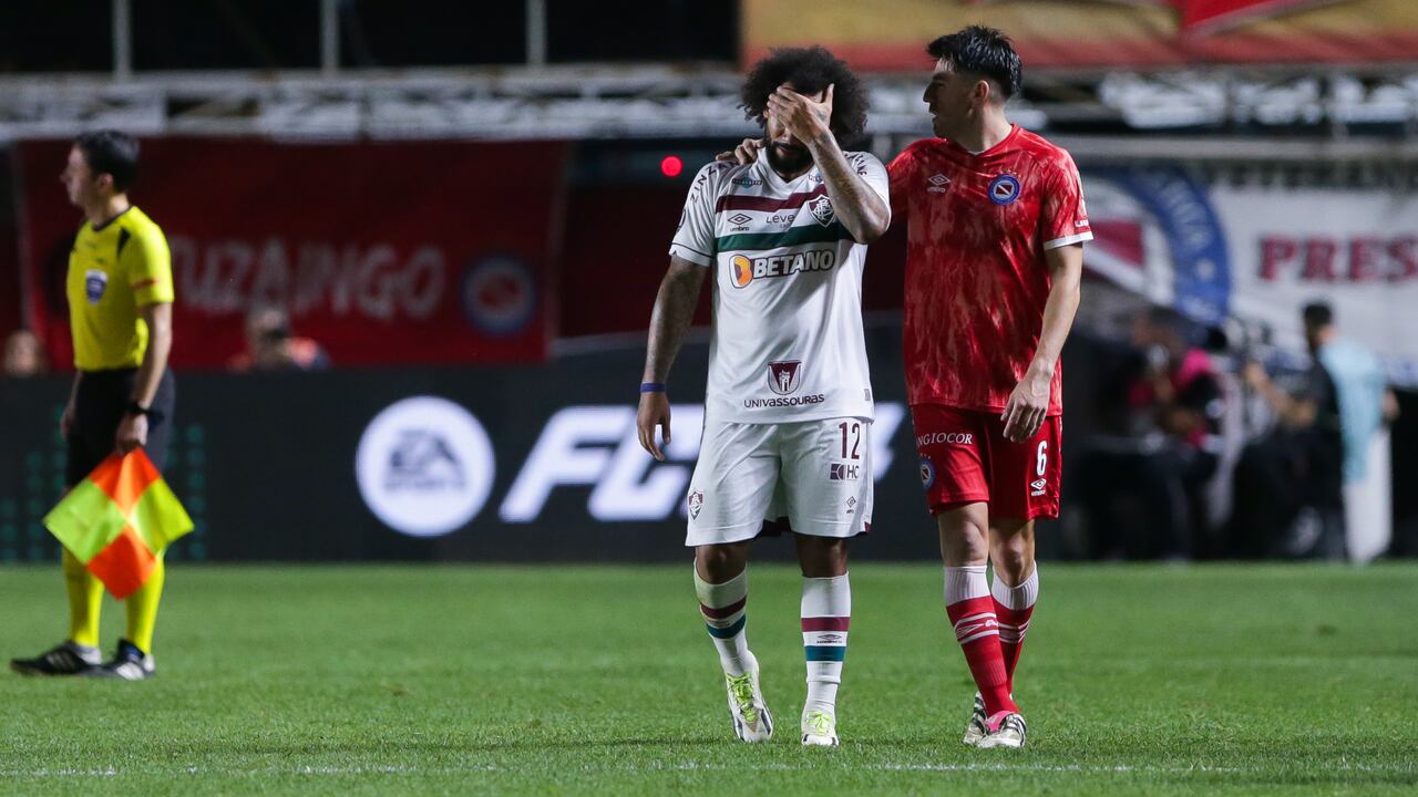 Marcelo saliendo entre lágrimas del campo de juego tras lesionar a Luciano Sánchez.