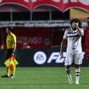 Marcelo saliendo entre lágrimas del campo de juego tras lesionar a Luciano Sánchez.