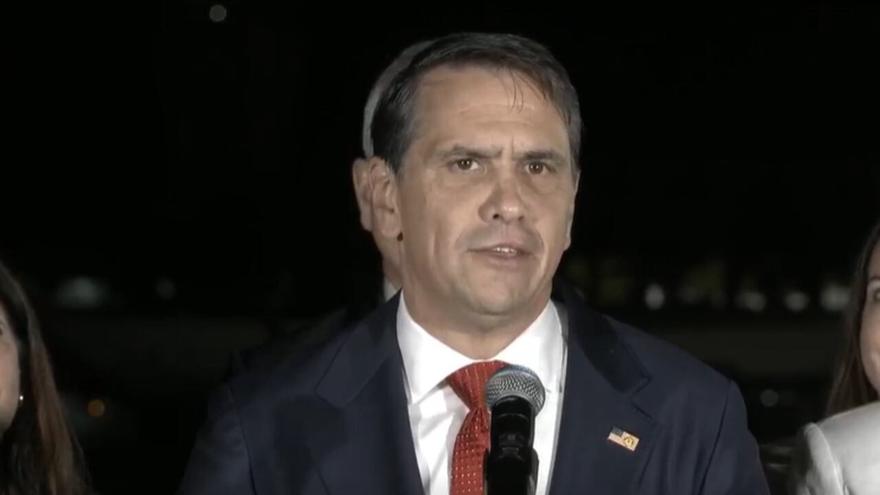 Abelardo De La Espriella asume la presidencia de Colombia en una jornada marcada por el respaldo internacional y la fuerte oposición