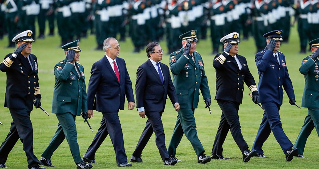 Aunque las disidencias de las Farc y el ELN han protagonizado graves ataques, la mayoría de los encuestados están de acuerdo con las negociaciones.