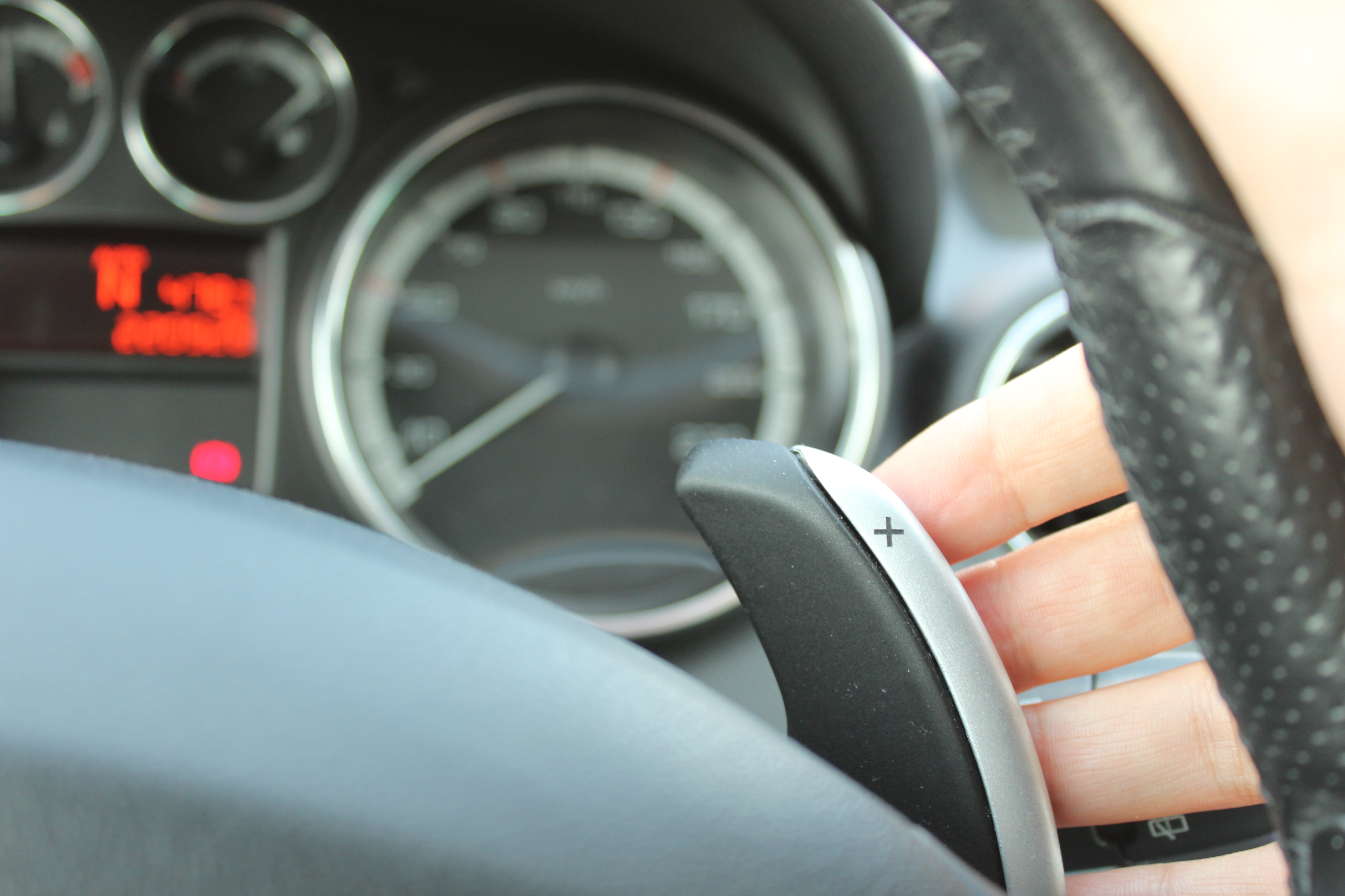 Los vehículos modernos incorporan levas en el timón.