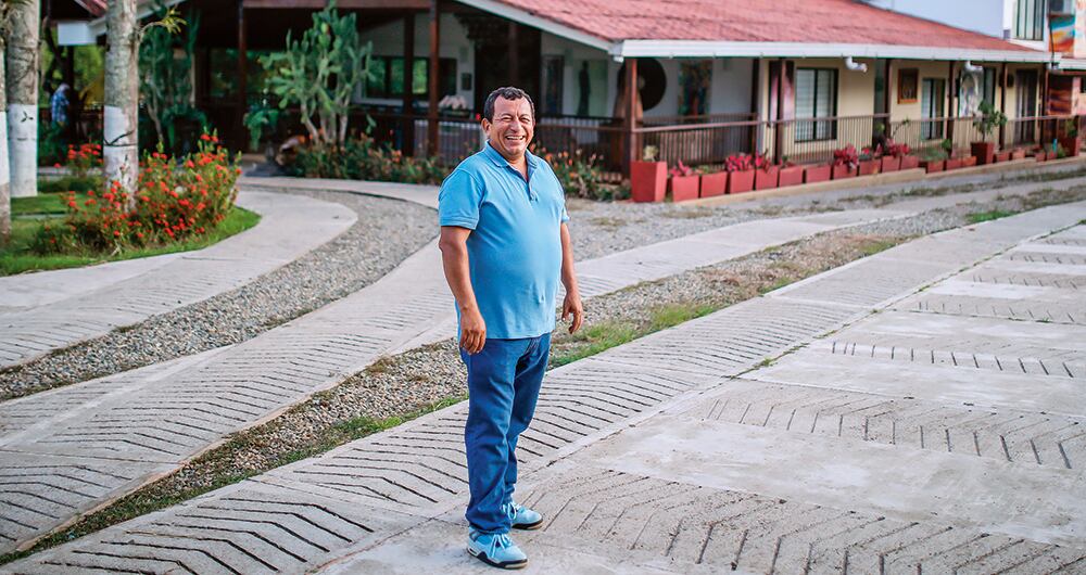  La casa es elegante y tiene cuadros y arte que Piedad Córdoba compró durante sus viajes. La vivienda fue construida en eterboard y madera. 