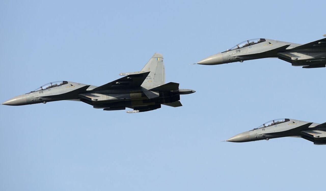 Este es el avión Sukhoi ruso que fue derribado por el ejército de Ucrania