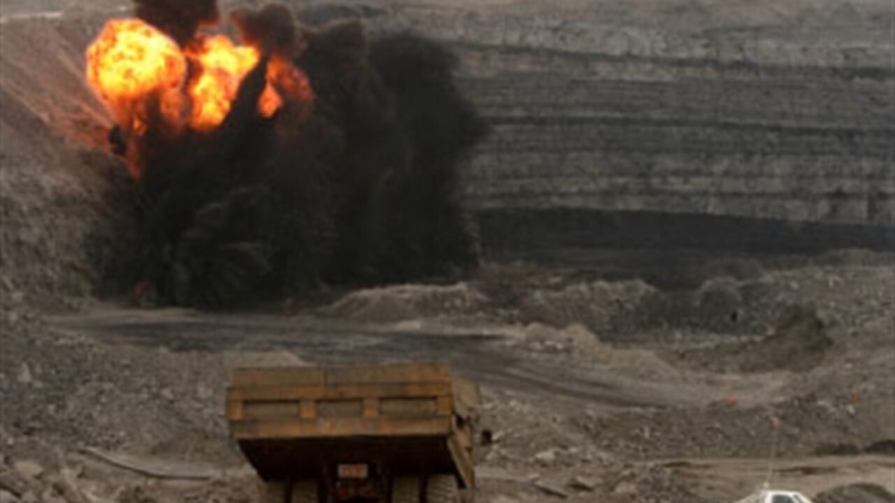 Ante una audiencia de más de 300 personas, en su mayoría inversores y representantes de empresas mineras canadienses, Cárdenas explicó que los cambios en el reparto de regalías presentados en diciembre de 2011 son para "repartir la riqueza en todas las regiones".