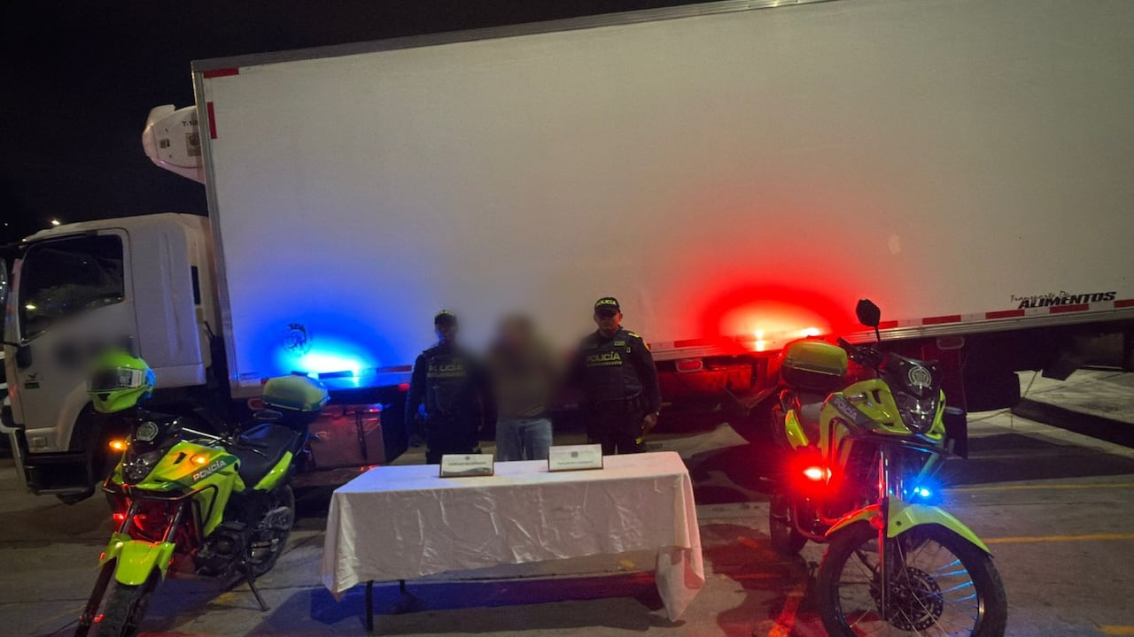 Plan candado en el sur de Bogotá permite recuperar vehículo de carga y capturar a un hombre.