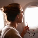 Los orificios en las ventanillas de los aviones son de suma importancia para garantizar la seguridad de los pasajeros.