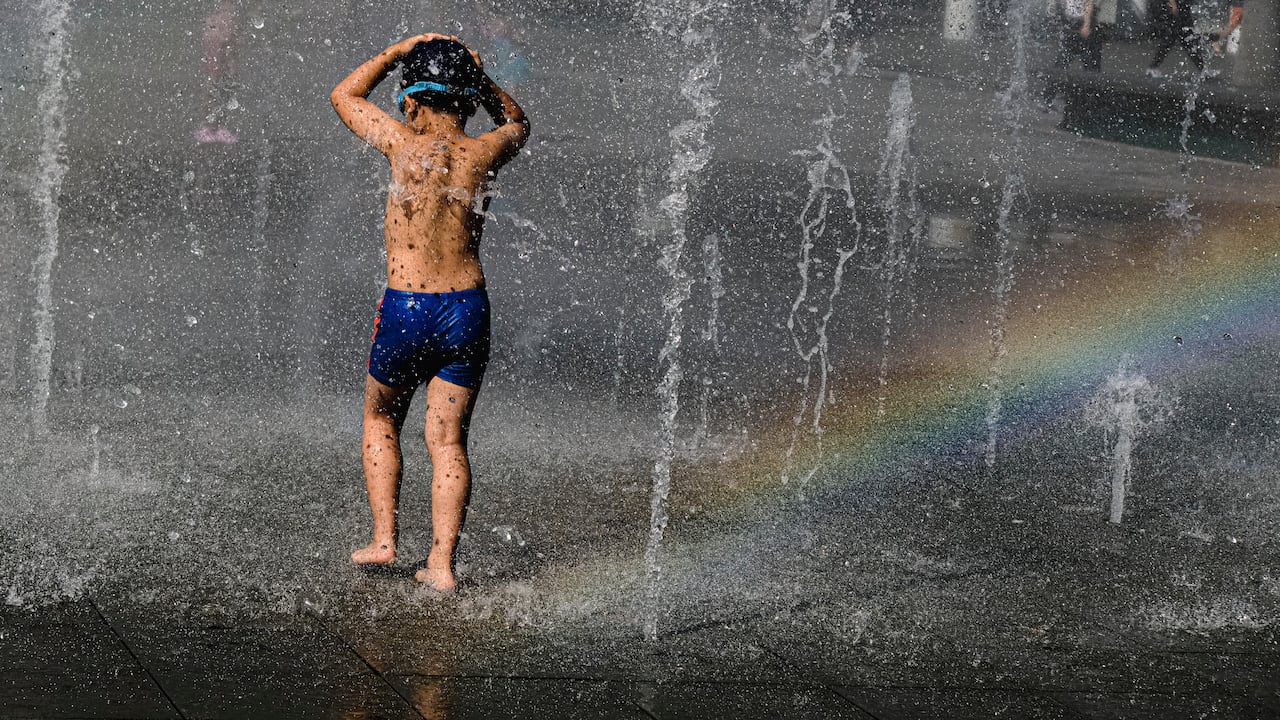 Fuertes temperaturas se han registrado en varias regiones de China. (Photo by Sawayasu Tsuji/Getty Images)
