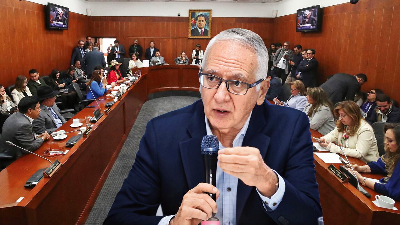 Guillermo Alfonso Jaramillo, ministro de Salud, expidió un decreto para impulsar temas de la reforma, mientras que Armando Benedetti, ministro del Interior, insiste en una concertación.