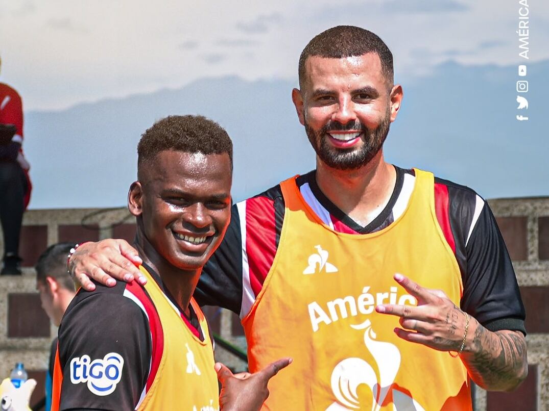 Edwin Cardona en su primer entrenamiento como jugador de América de Cali