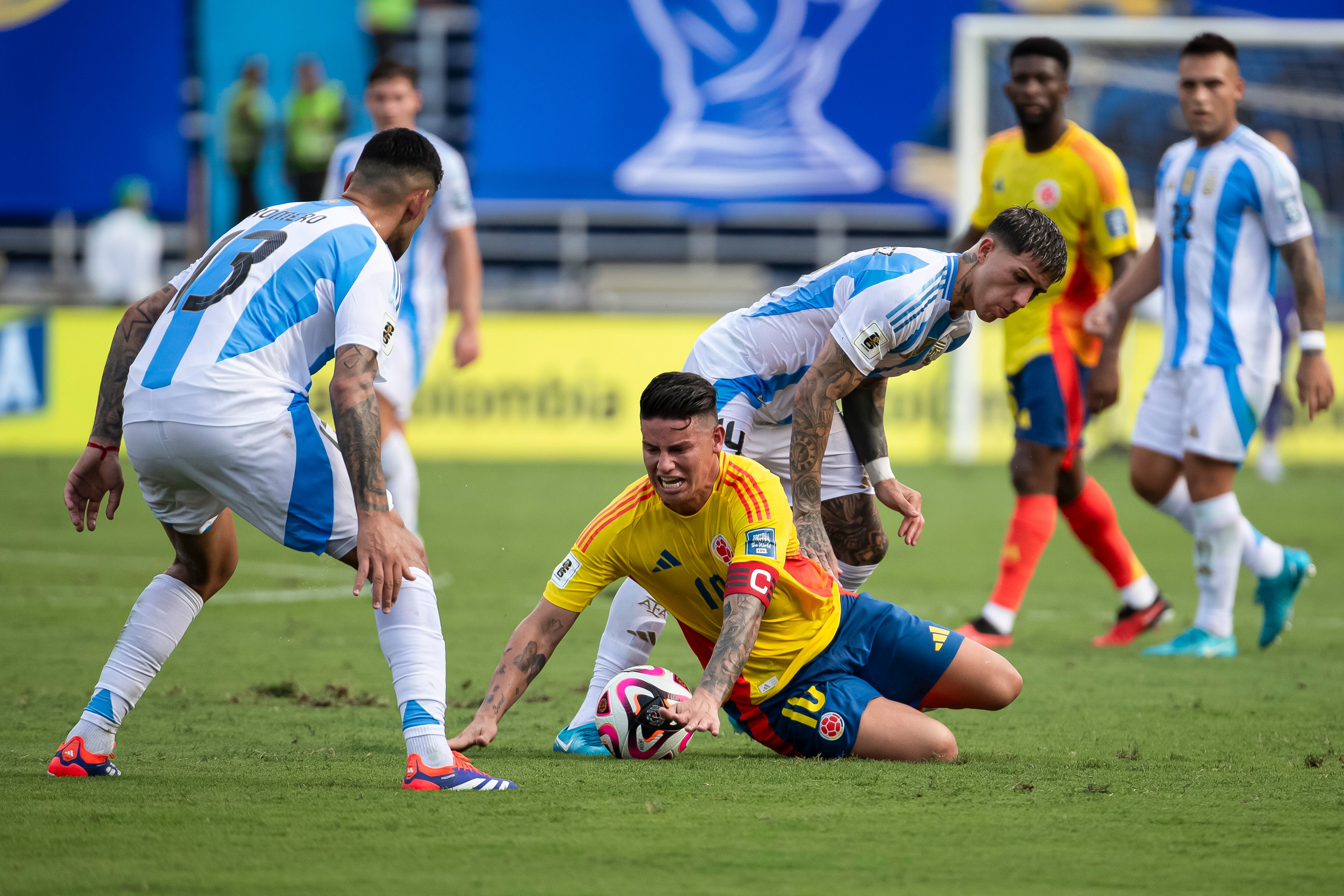 BARRANQUILLA, COLOMBIA - SEPTEMBER 10: Enzo Fernandez of Argentina (R) fights for the ball with James Rodriguez of Colombia (L) during the FIFA World Cup 2026 Qualifier match between Colombia and Argentina at Roberto Melendez Metropolitan Stadium on September 10, 2024 in Barranquilla, Colombia. (Photo by Eurasia Sport Images/Getty Images)