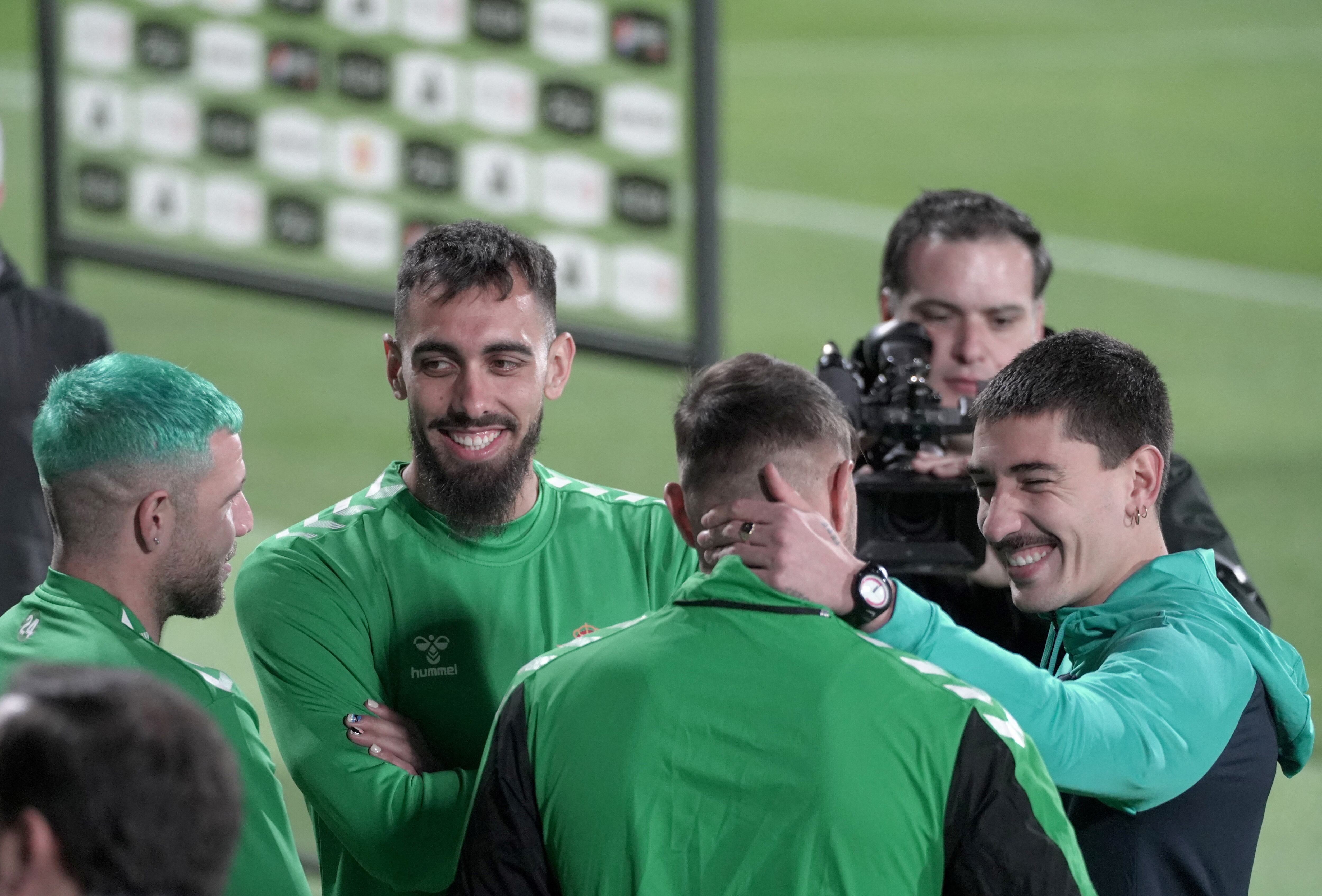Soccer Football - Spanish Super Cup - Real Betis training - Al Hilal Football Club, Riyadh, Saudi Arabia - January 11, 2023  Real Betis' Borja Iglesias and Hector Bellerin during training   REUTERS/Mohammed Benmansour