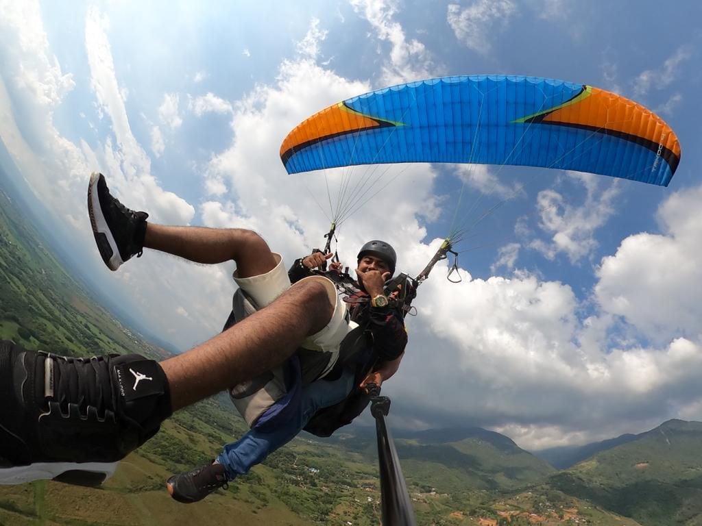 Desde los vuelos en parapente de puede dislumbrar el paisaje del Valle.