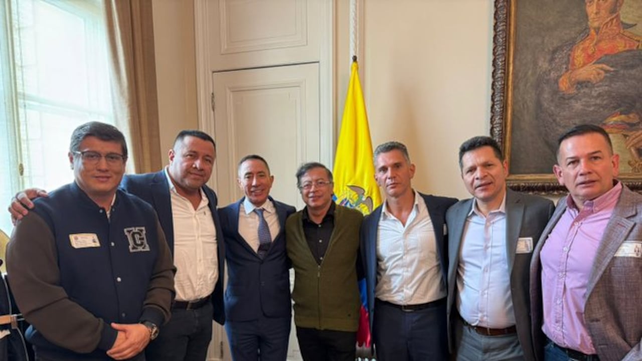 Presidente Gustavo Petro y directivas del sindicato de la USO.