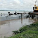 Barcazas con carga sobre el río Magdalena.