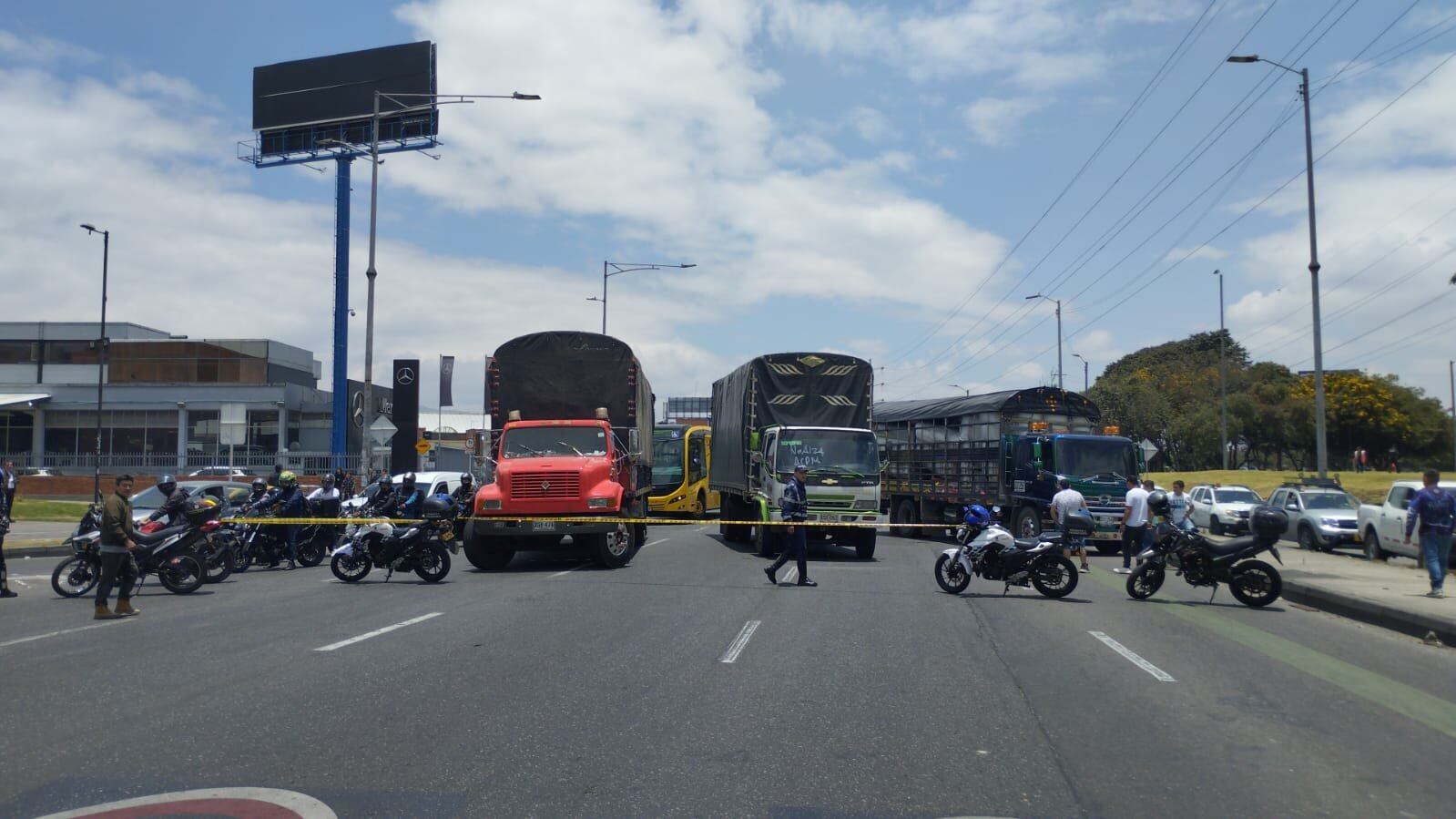 Hacia el mediodía, las autoridades de tránsito reportaron 22 puntos de bloqueos en Bogotá por parte del gremio de transportadores y motociclistas.