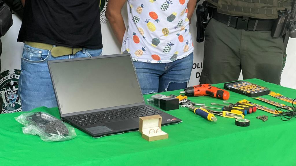 Estos fueron los elementos que le encontraron a los dos jóvenes que presuntamente habrían cometido el robo.