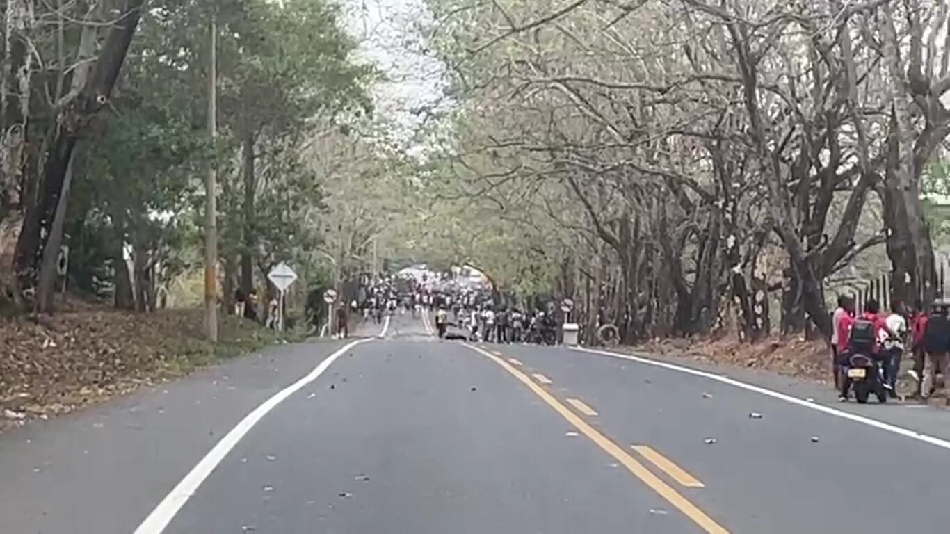 Fue necesaria la intervención de la Policía para que no se diera un enfrentamiento entre protestantes y pobladores de La Apartada.