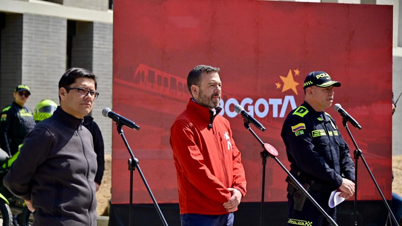 Alcalde Carlos Fernando Galán anuncia medida para reforzar la seguridad en Bogotá.