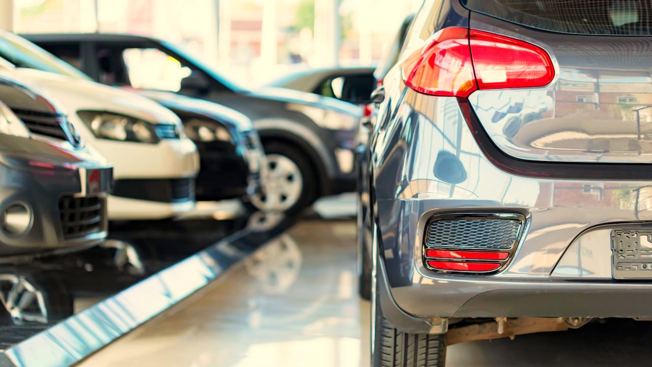 Vehículos disponibles en la subasta de El Martillo, con precios desde $11 millones. La plataforma permite participar de manera virtual y segura, ofreciendo opciones para trabajo y uso familiar.