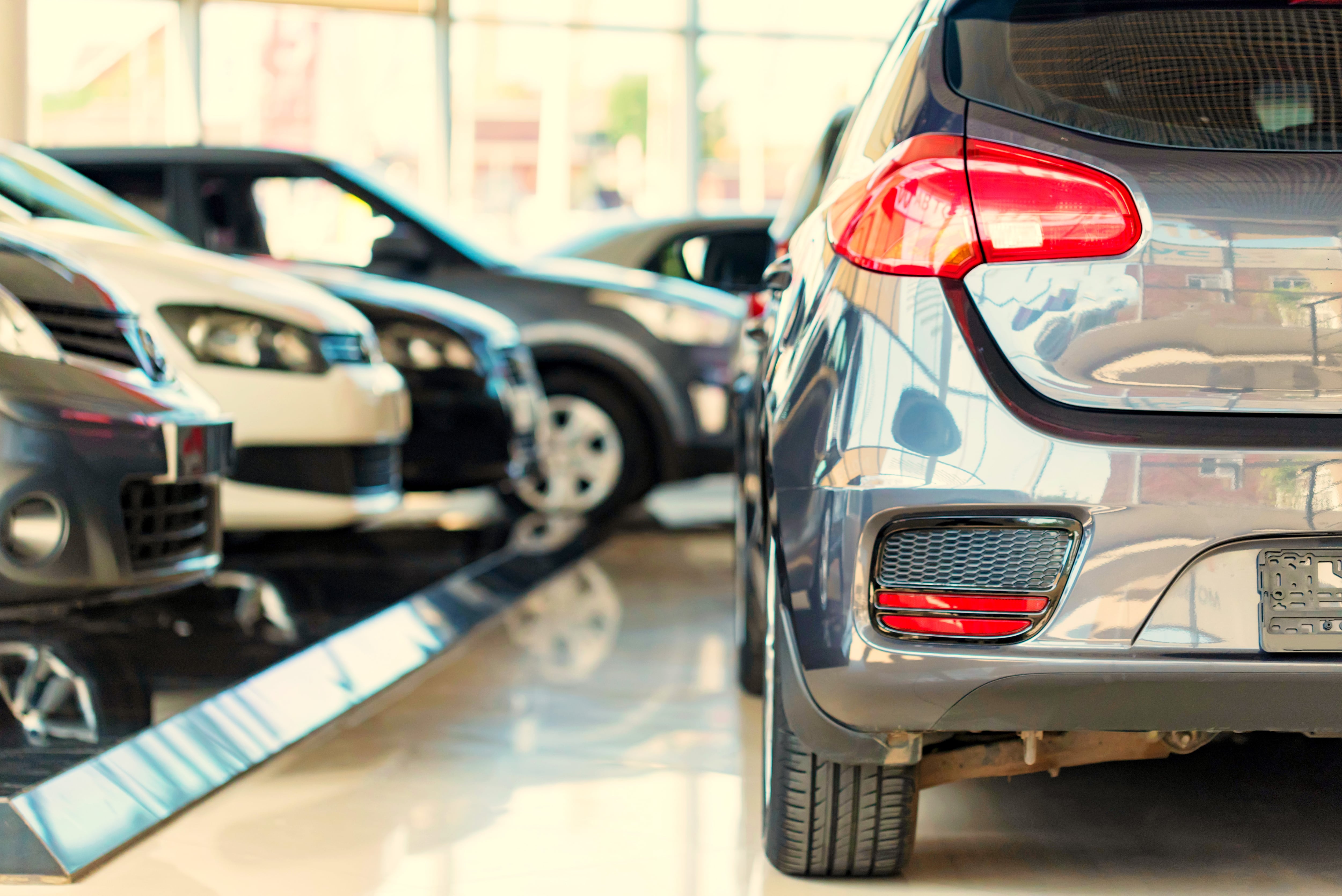 Vehículos disponibles en la subasta de El Martillo, con precios desde $11 millones. La plataforma permite participar de manera virtual y segura, ofreciendo opciones para trabajo y uso familiar.