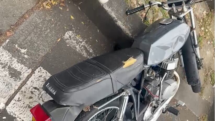 Moto de la mujer que agredió a un agente de tránsito en la vía Cali - Jamundí.